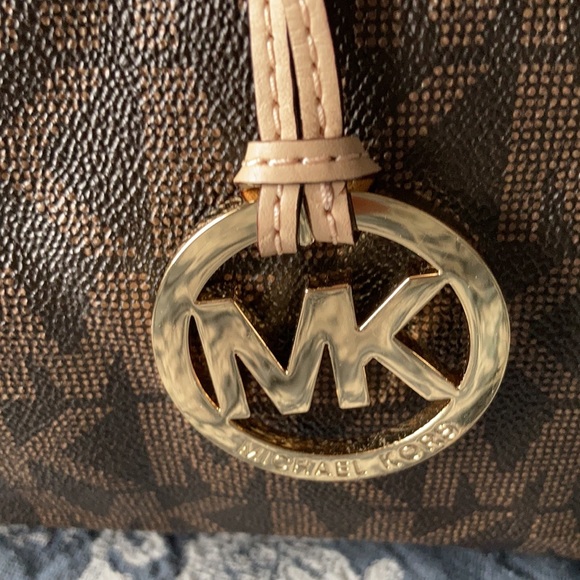 Michael Kors Grayson brown monogram Satchel large,no holes,cracks - Picture 14 of 17